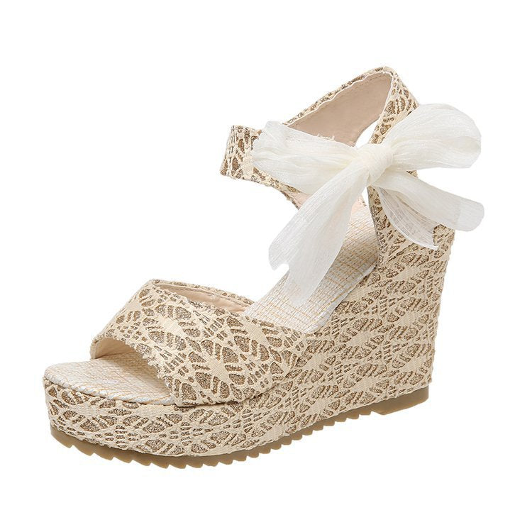 Damen nan romantische Keilabsatz-Sandalette mit Spitzenoptik und Organza-Schleife Echo Archiv