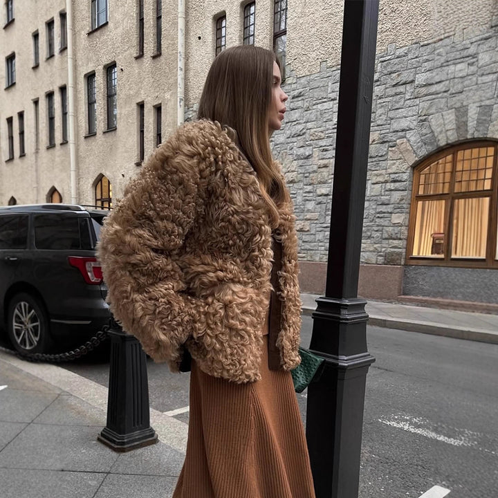Damen Kurzjacke aus lockigem Teddy-Kunstfell mit Oversize-Schnitt Echoarchiv