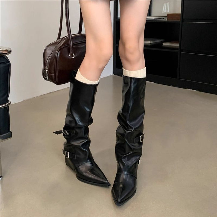 Damen Slouch-Kniehohe Stiefel mit spitzer Zehenform, dekorativen Schnallen und sculpted Blockabsatz – Lioré