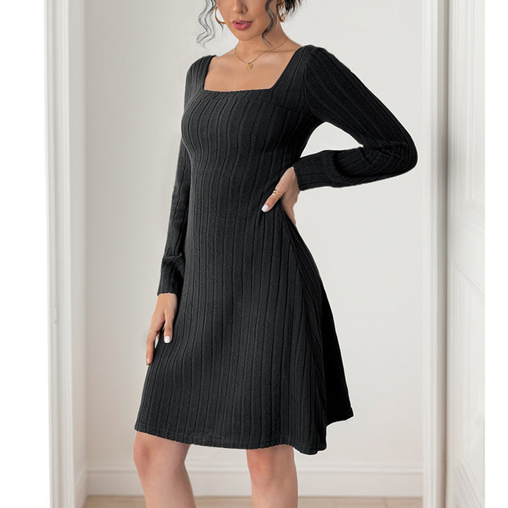 Damen Midikleid aus Feinstrick mit geripptem Strukturmuster, taillierter Silhouette und quadratischem Ausschnitt Echoarchiv