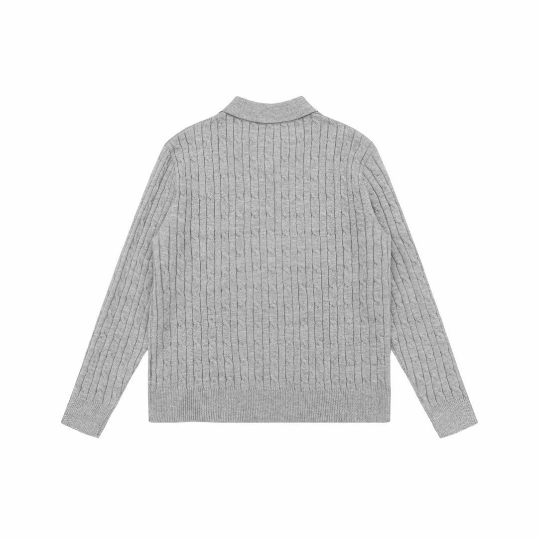 Unisex Grobstrick-Polokragen-Pullover mit Zopfmuster und halber Knopfleiste Echoarchiv