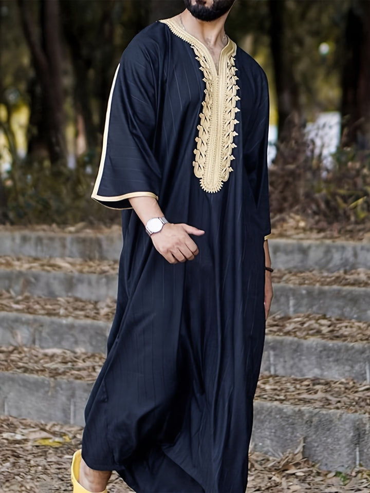 Herren traditioneller Kaftan mit kunstvollen Stickdetails Echoarchiv
