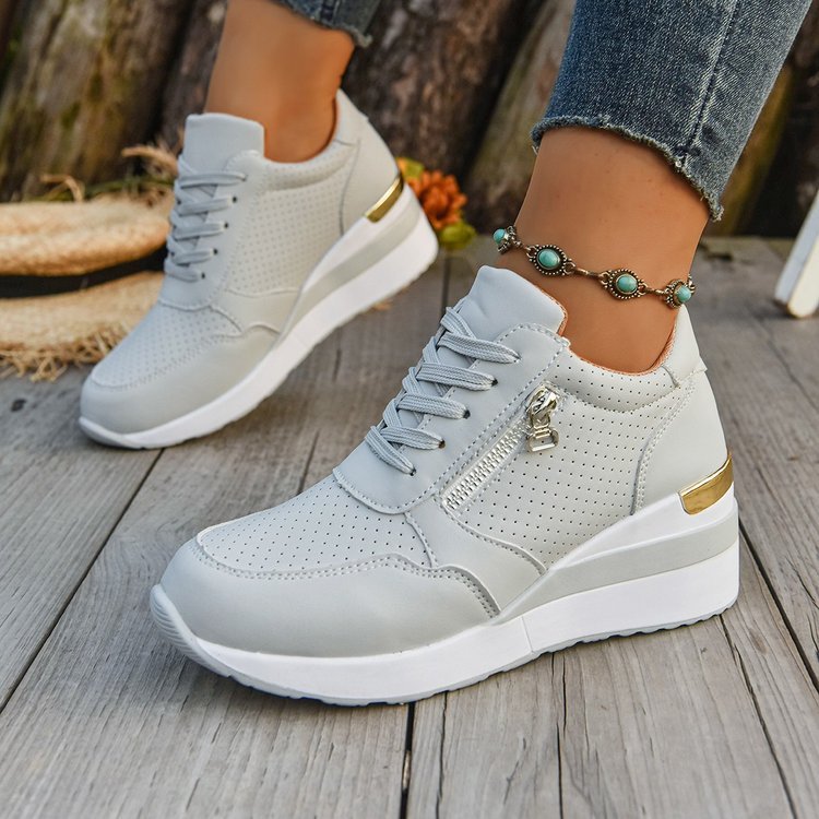 Damen Keil-Sneaker mit seitlichem Reißverschluss, perforiertem Obermaterial und ergonomischem Plateau-Fußbett Echo Archiv