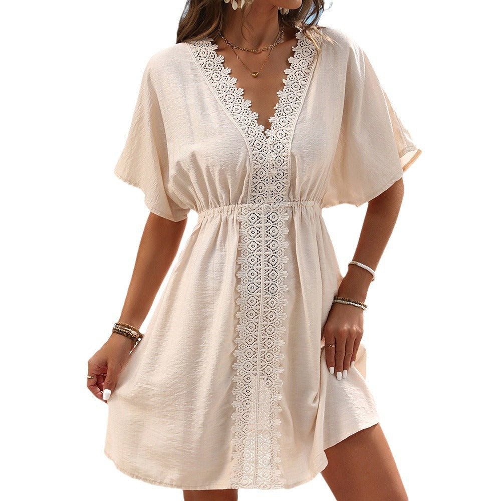 Damen Strandkleid mit elegantem V-Ausschnitt und zarten Spitzenverzierungen Echo Archiv