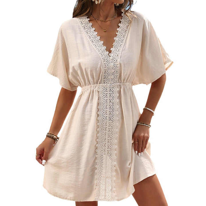 Damen Strandkleid mit elegantem V-Ausschnitt und zarten Spitzenverzierungen Echo Archiv