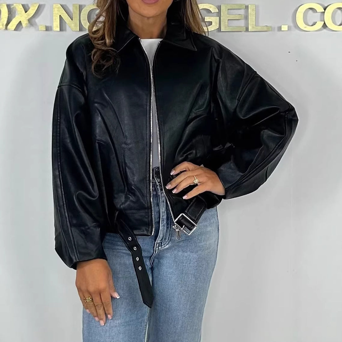Damen Modische Kunstlederjacke mit Bauchgurt – Célinea