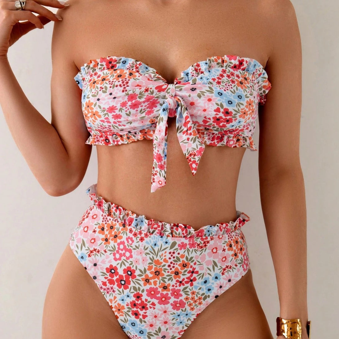 Damen Bandeau-Bikini mit verspielten Rüschen und floralem Muster – Maréssa