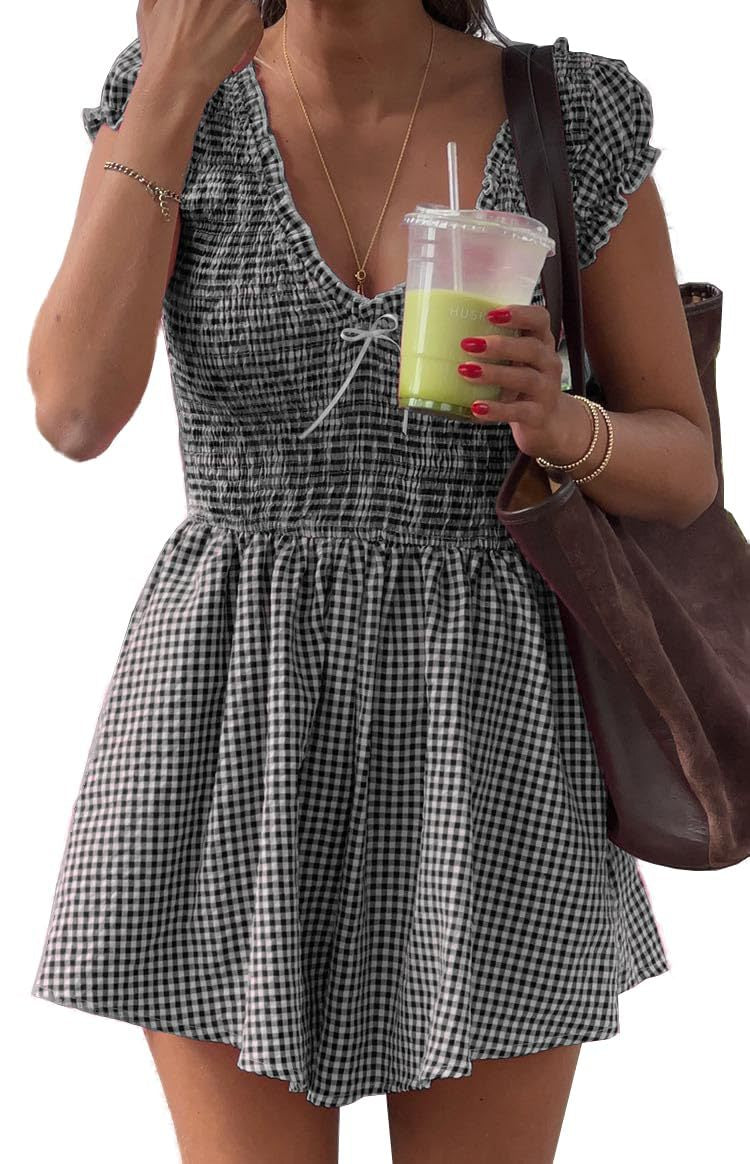 Damen Eingekräuseltes Kurzkleid mit V-Ausschnitt und Rüschendetails Echo Archiv