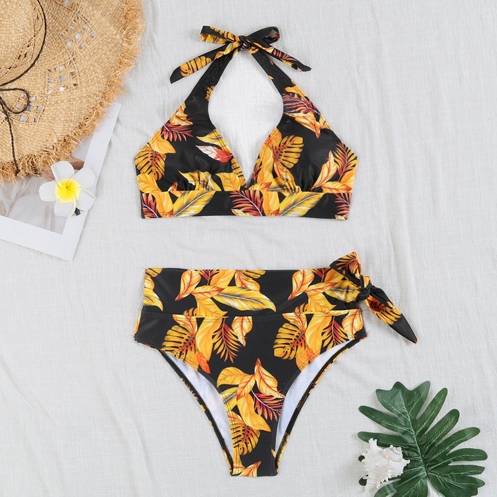 Damen Bikini-Set mit verspieltem Haltertop und hochgeschnittenem Höschen Echo Archiv