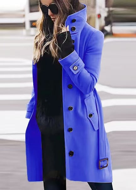 Damen Doppelreihiger Trenchcoat mit hohem Stehkragen, Taillengürtel und Manschetten-Detail – Montévia