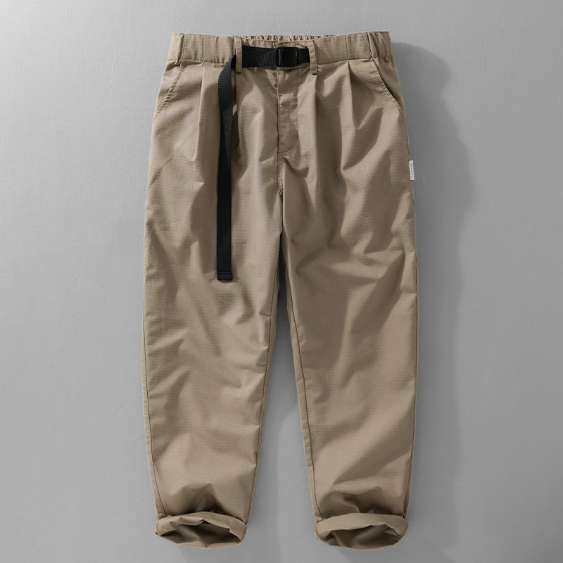 Herren Relaxte Baumwollhose mit elastischem Bund, integrierter Webbing-Gürtel und konischem Bein Echoarchiv