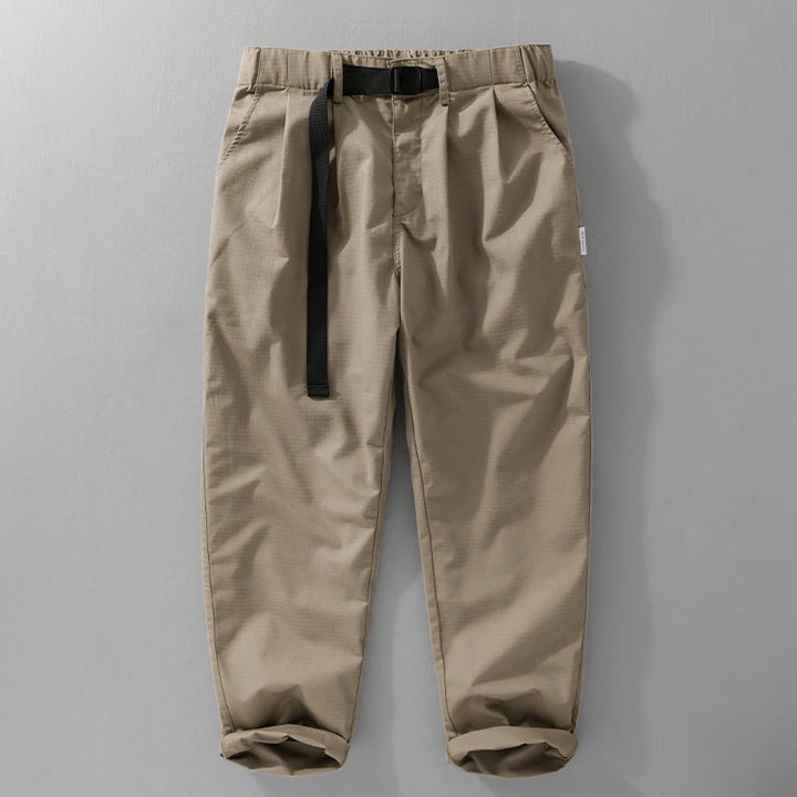 Herren Relaxte Baumwollhose mit elastischem Bund, integrierter Webbing-Gürtel und konischem Bein Echoarchiv