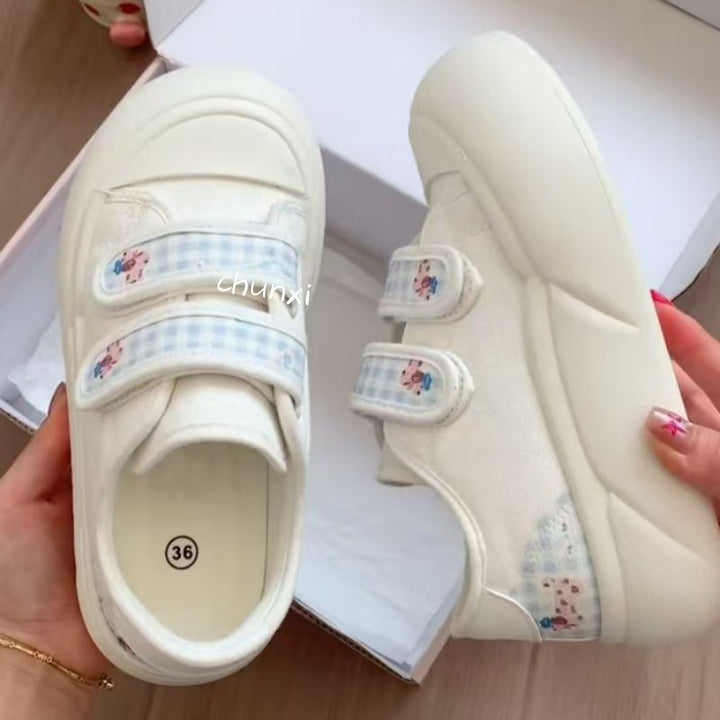 Damen Sneaker mit praktischem Klettverschluss und floralem Design Echo Archiv