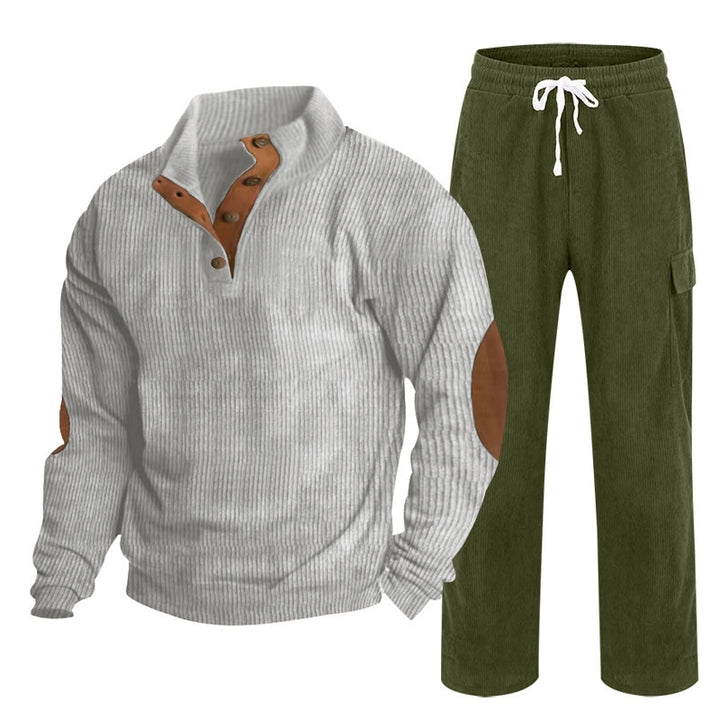 Herren nan Strick-Freizeitset mit Knopfleiste und Ellenbogenaufnähern sowie Cord-Cargohose Echo Archiv
