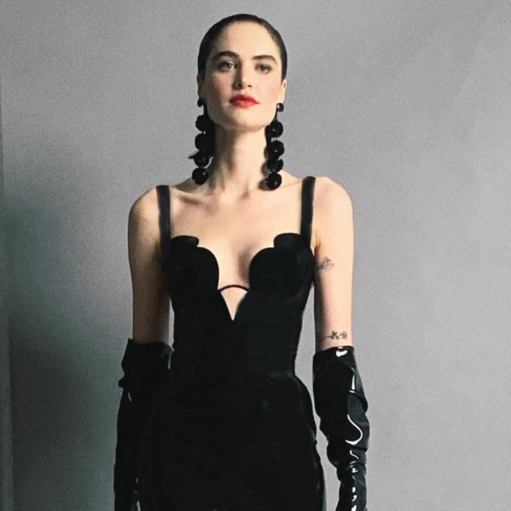Damen figurbetontes Kleid mit V-Ausschnitt Echo Archiv