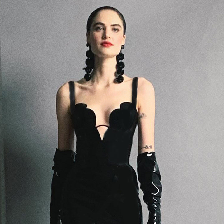 Damen figurbetontes Kleid mit V-Ausschnitt Echo Archiv