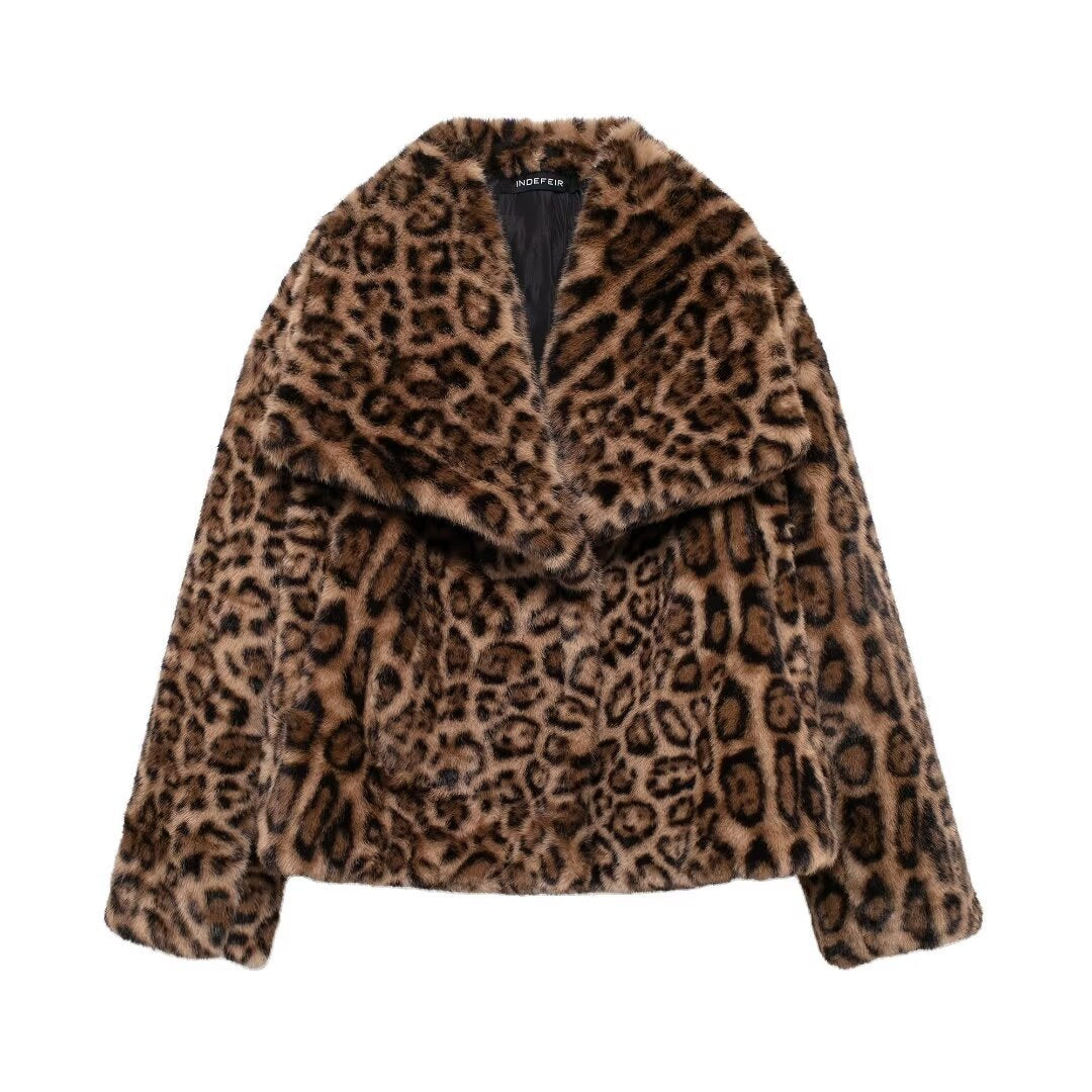 Damen nan kurze Kunstfelljacke mit Wildmuster, V-Ausschnitt und taillierter Silhouette Echo Archiv