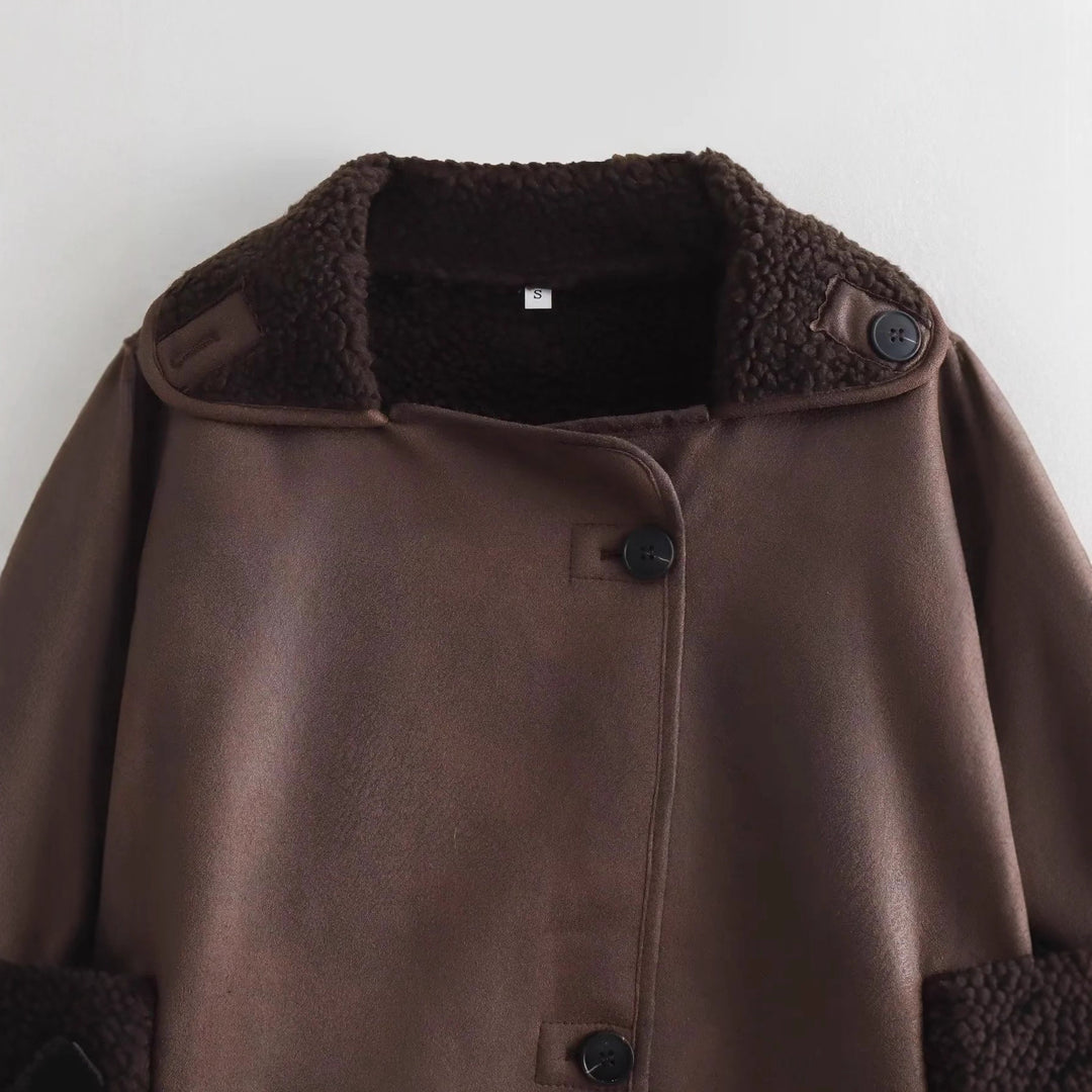 Damen nan kurze Lammfelloptik Jacke im Boxy-Schnitt mit Teddyfutter und aufgesetzten Taschen Echo Archiv