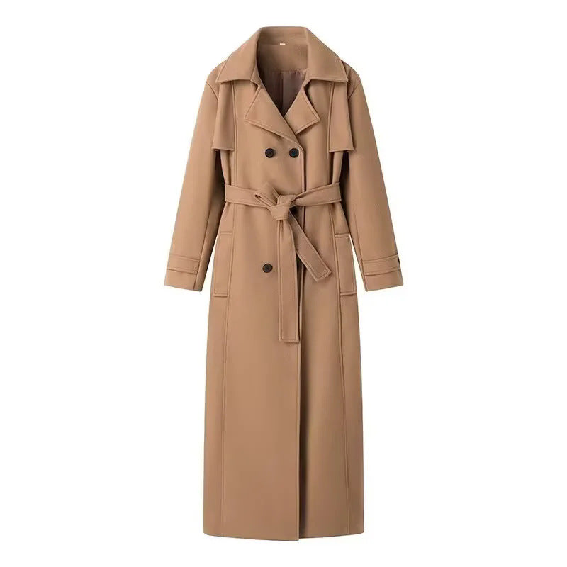 Damen langer taillierter Trenchcoat-Mantel mit Schalkragen, Bindegürtel und dekorativen Wiener Nähten – Montévia