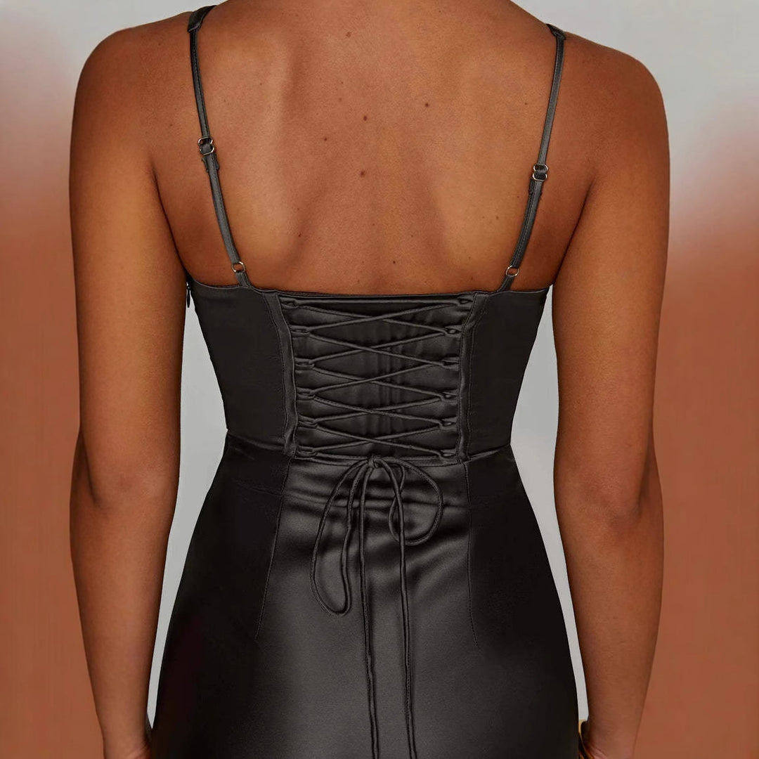 Damen Elegantes Abendkleid mit tailliertem Oberteil und schmalen Trägern Echo Archiv