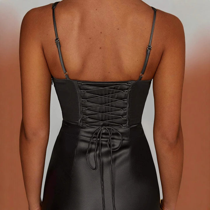 Damen Elegantes Abendkleid mit tailliertem Oberteil und schmalen Trägern Echo Archiv