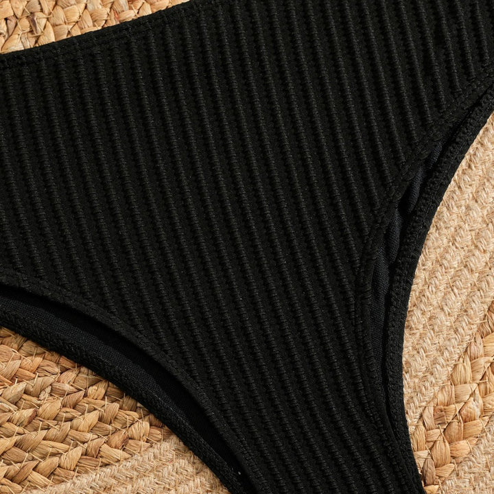 Damen Bikini-Set mit moderner Rippstruktur und eleganten Goldakzenten Echo Archiv