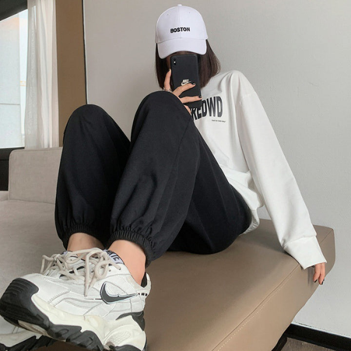 Damen relaxed-fit Sweatpants mit elastischem Kordelbund, seitlichen Eingriffstaschen und abgesteppten Saumnähten – Avélisse
