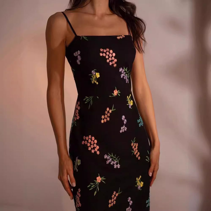 Damen Maxikleid mit floraler Handstickerei und zartem Trägerdesign Echo Archiv