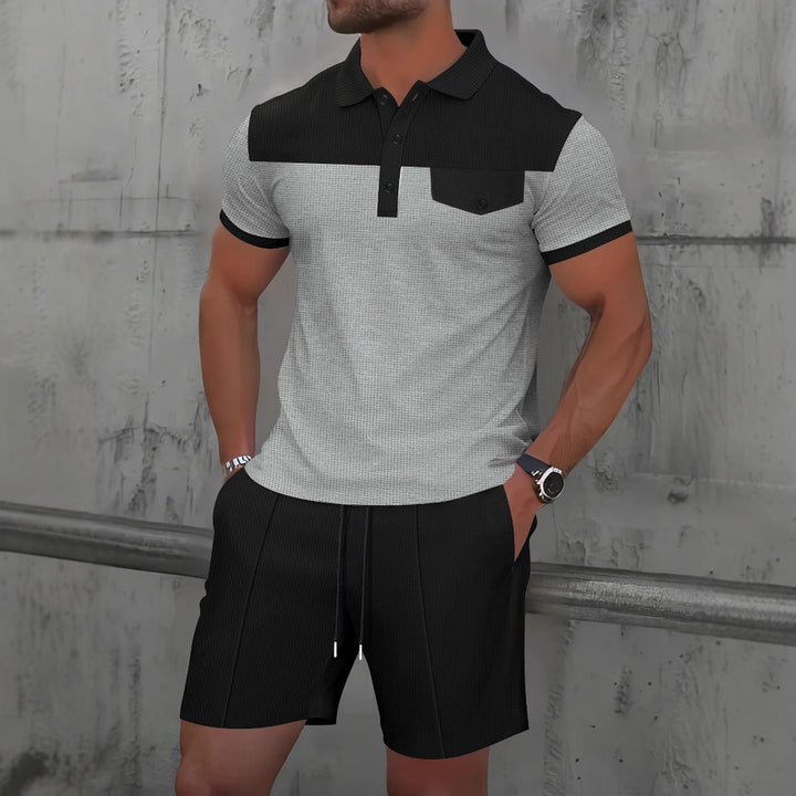 Herren modisches Kurzarm-Polo mit strukturiertem Design und Brusttasche Echoarchiv