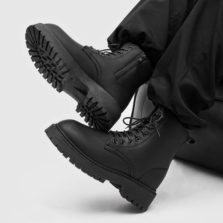 Damen Plateau-Combat-Stiefel mit robuster Profilsohle und Zuglasche Echoarchiv