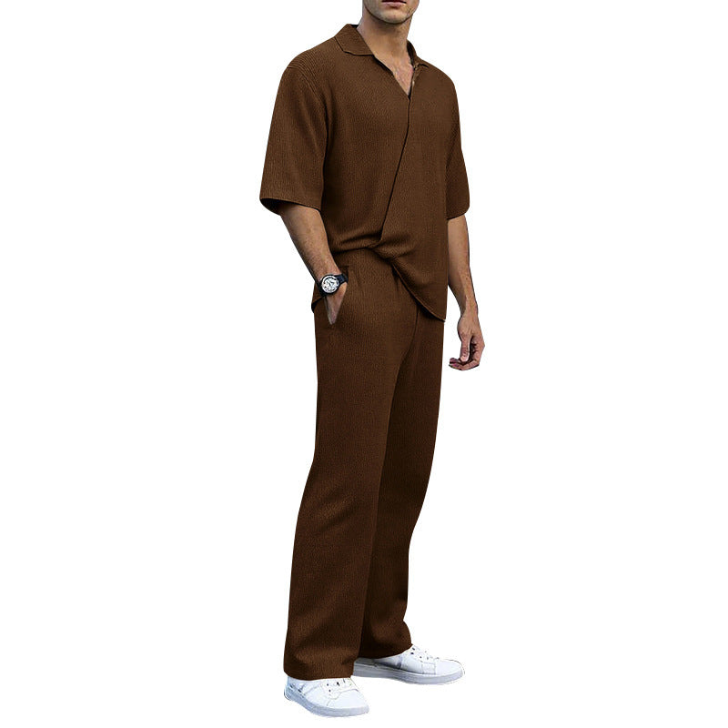 Herren elegantes Freizeit-Outfit aus weichem Strickmaterial mit lässigem Schnitt Echoarchiv