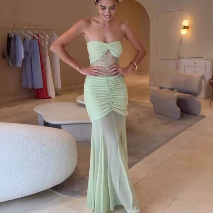Damen Glamouröses Abendkleid mit Raffungen und Spitze Echo Archiv