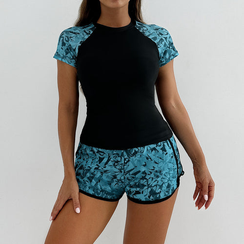 Damen Sportliches Badeoberteil mit kombinierter Shorts Echo Archiv