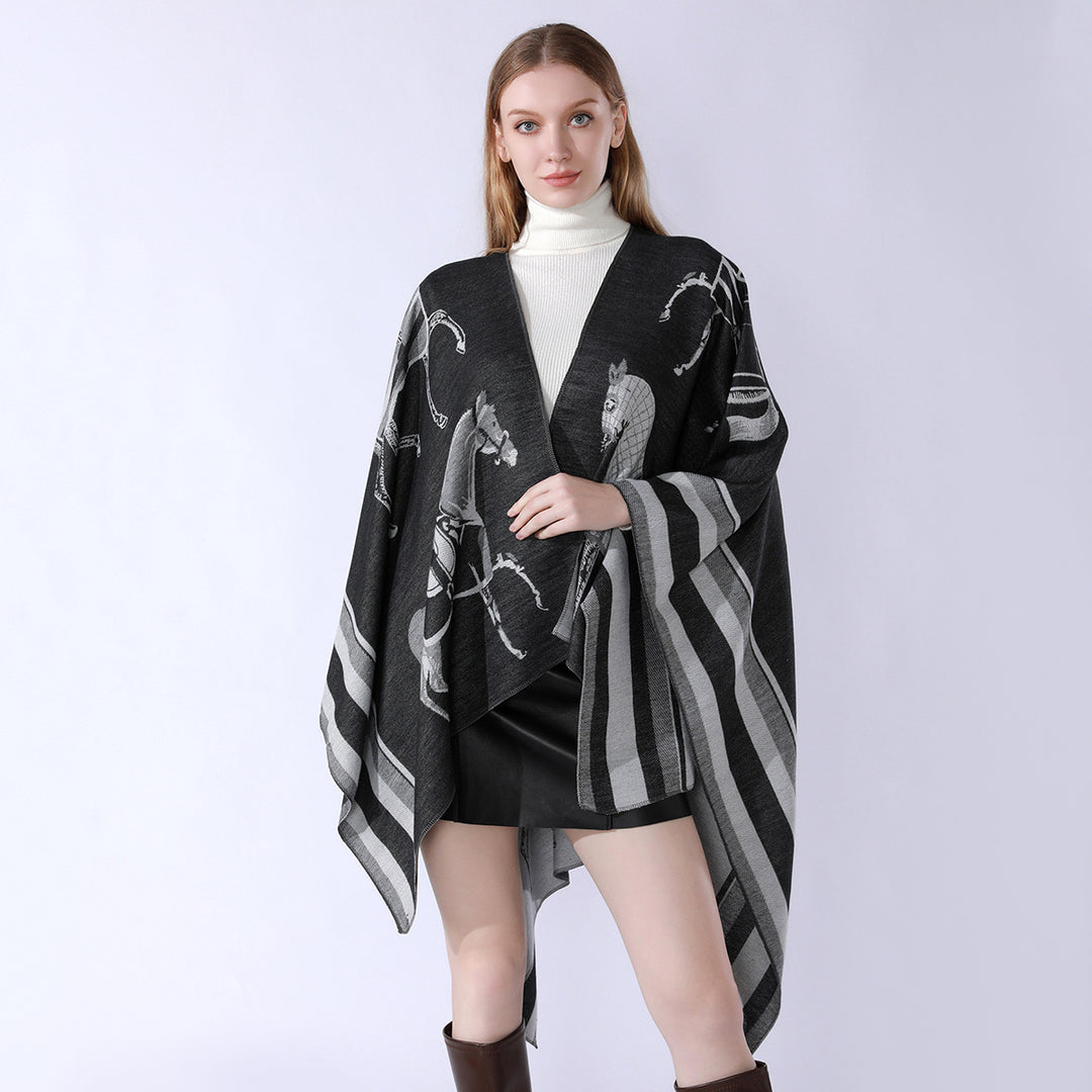 Damen Jacquard-Poncho-Überwurf mit Pferde-Motiv und kastiger Kimono-Silhouette – Célinea