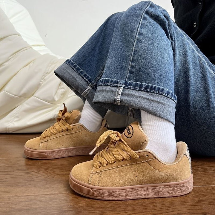 Damen Sneakers aus qualitativ hochwertigem Wildleder mit bequemer Schnürung Echo Archiv