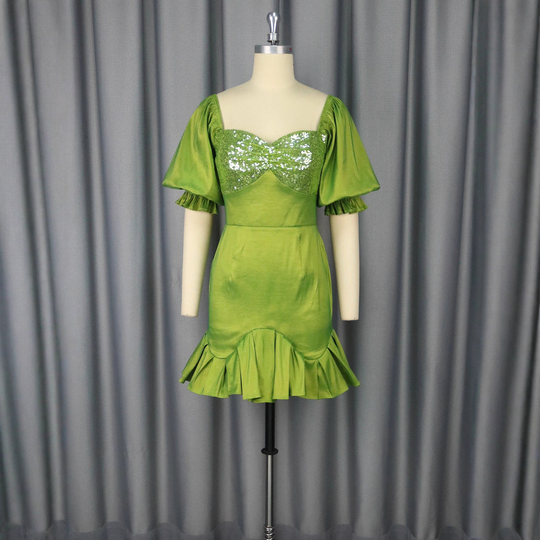 Damen Festliches Kleid mit glitzerndem Bustier und voluminösen Ärmeln – Élara