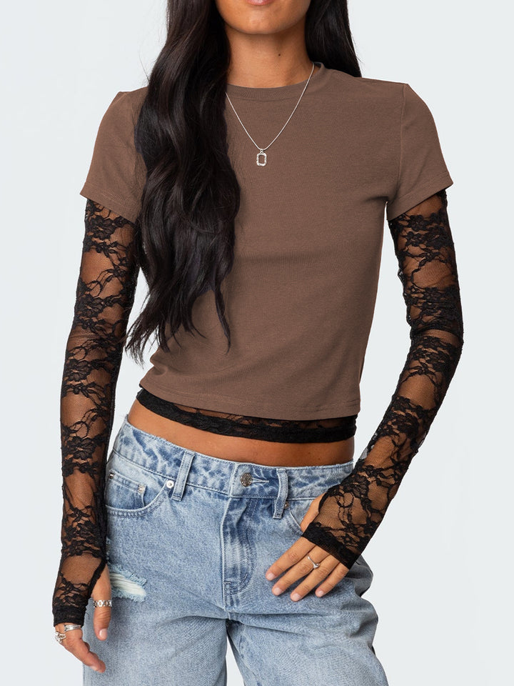 Damen Kurzgeschnittenes T‑Shirt mit transparenten Spitzenärmeln – Avérine