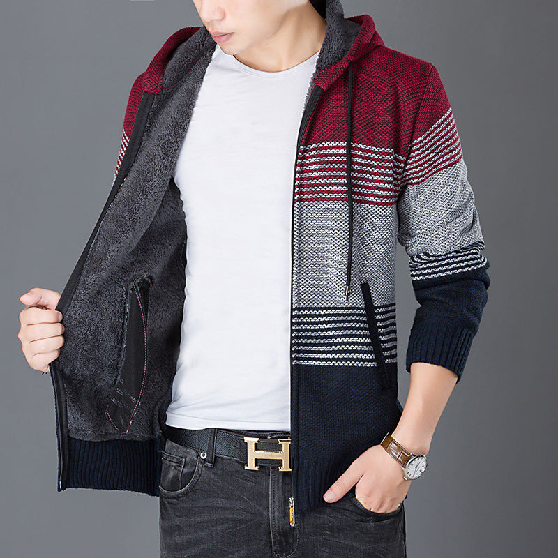 Herren Strickjacke mit Kapuze und modernen Blockstreifen Echoarchiv
