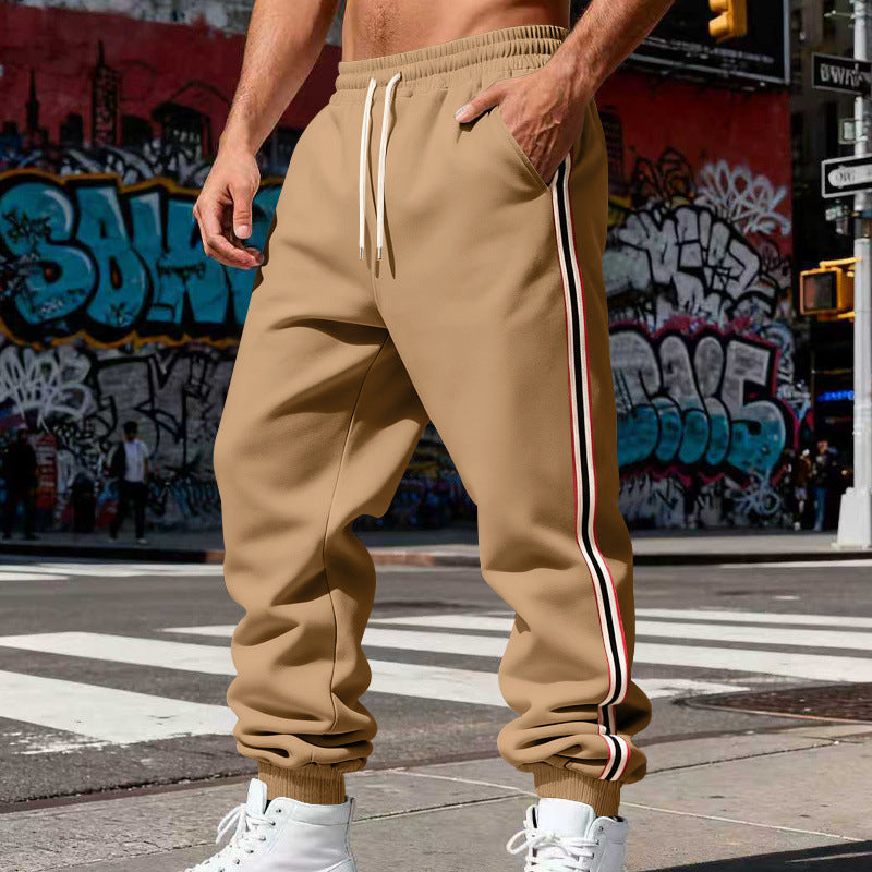 Herren Urbaner Slim-Jogger aus French Terry mit Seitenstreifen und gerippten Bündchen – Sorevano
