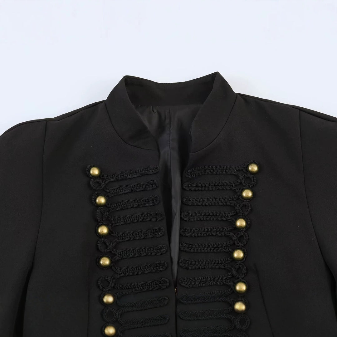 Damen militärinspirierte Cropped-Jacke mit Stehkragen und dekorativer Zierknopfpassé Echo Archiv