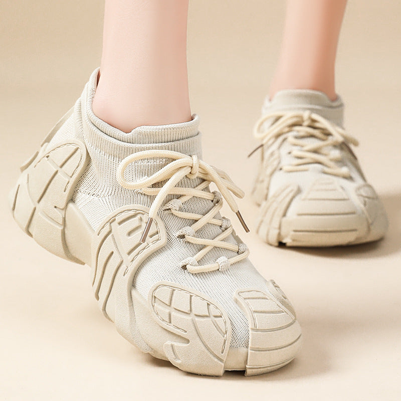Herren nan massiver Sneaker mit sockenähnlichem Strickschaft, geformten Gummiapplikationen und griffiger Profilsohle Echo Archiv