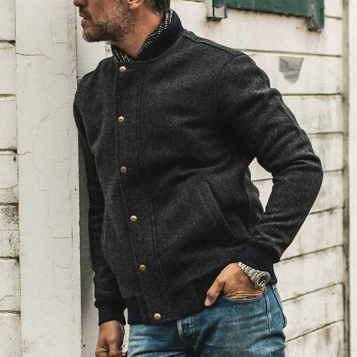 Herren kuschelige und stylische Strickjacke mit Druckknöpfen und seitlichen Taschen Echoarchiv