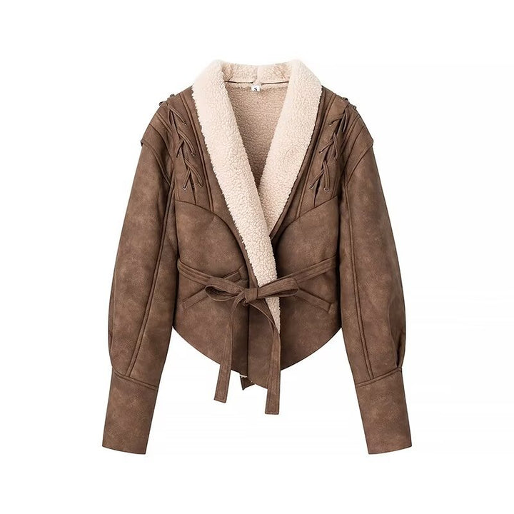 Damen kurze Bikerjacke in Lammfelloptik mit Schalkragen, Bindegürtel und Zierkordeln – Célinea