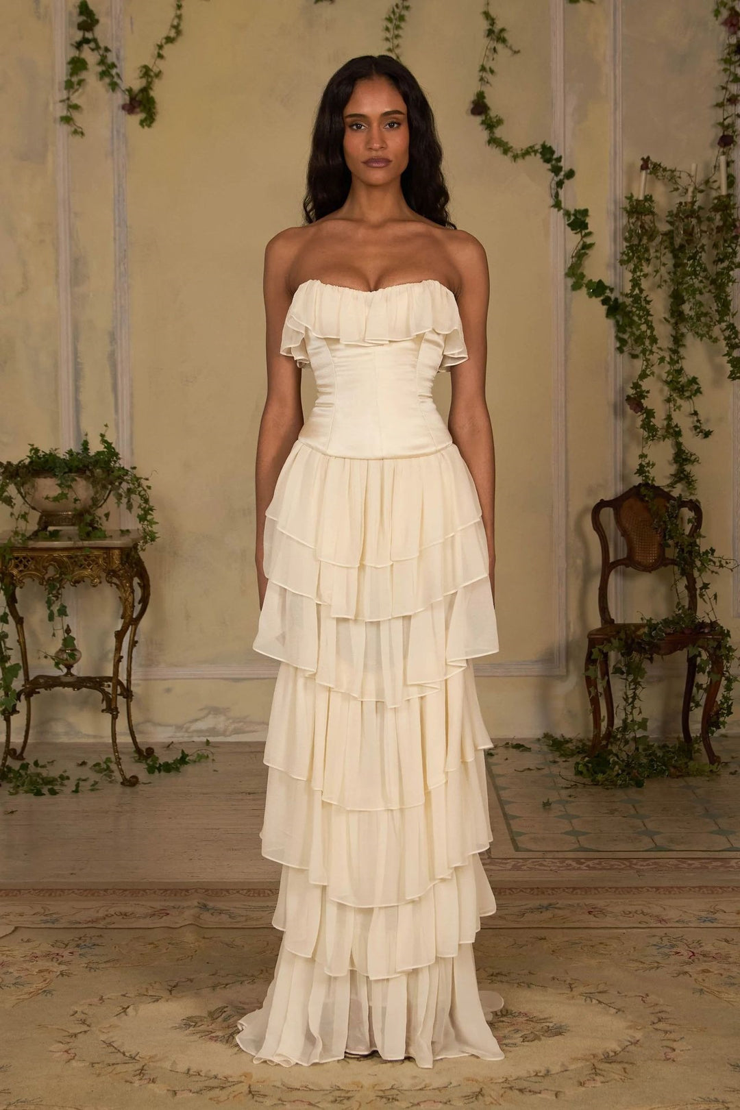 Damen Elegantes, schulterfreies Maxikleid mit fließenden Rüschen Echo Archiv