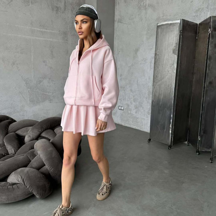 Damen Kurzzip-Kapuzenjacke mit plissiertem Minirock-Lounge-Set – Élanora