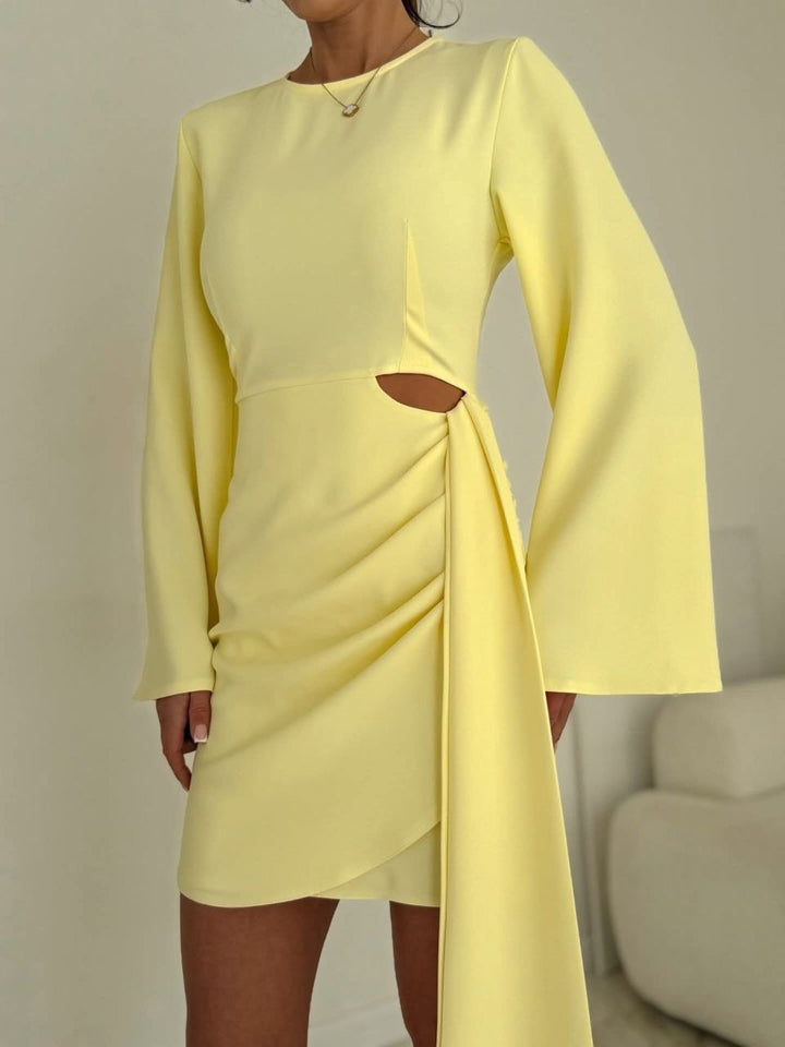 Damen Elegantes Wickel‑Minikleid mit seitlicher Tailleöffnung, weiten Trompetenärmeln und drapierter Taillenpartie Echoarchiv