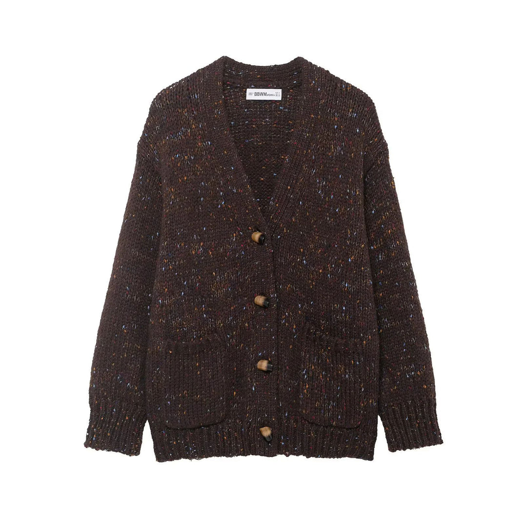 Damen grobgestrickte Strickjacke mit Hornknopf‑Front und aufgesetzten Taschen – Veloura