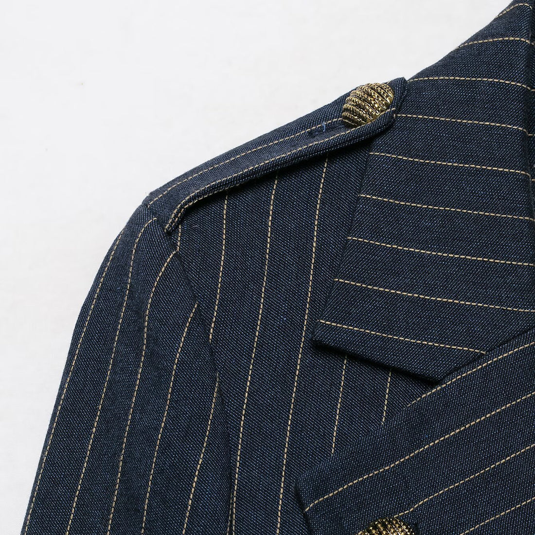 Damen Cropped-Blazer im Nadelstreifen mit doppelseitiger Zierknopfleiste und Schulterriegeln Echoarchiv