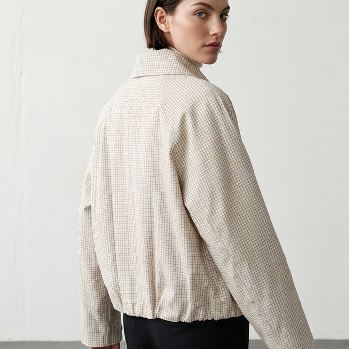 Damen Kurze Doppelreiher-Blousonjacke mit Wickelkragen und Raglanärmeln Echoarchiv