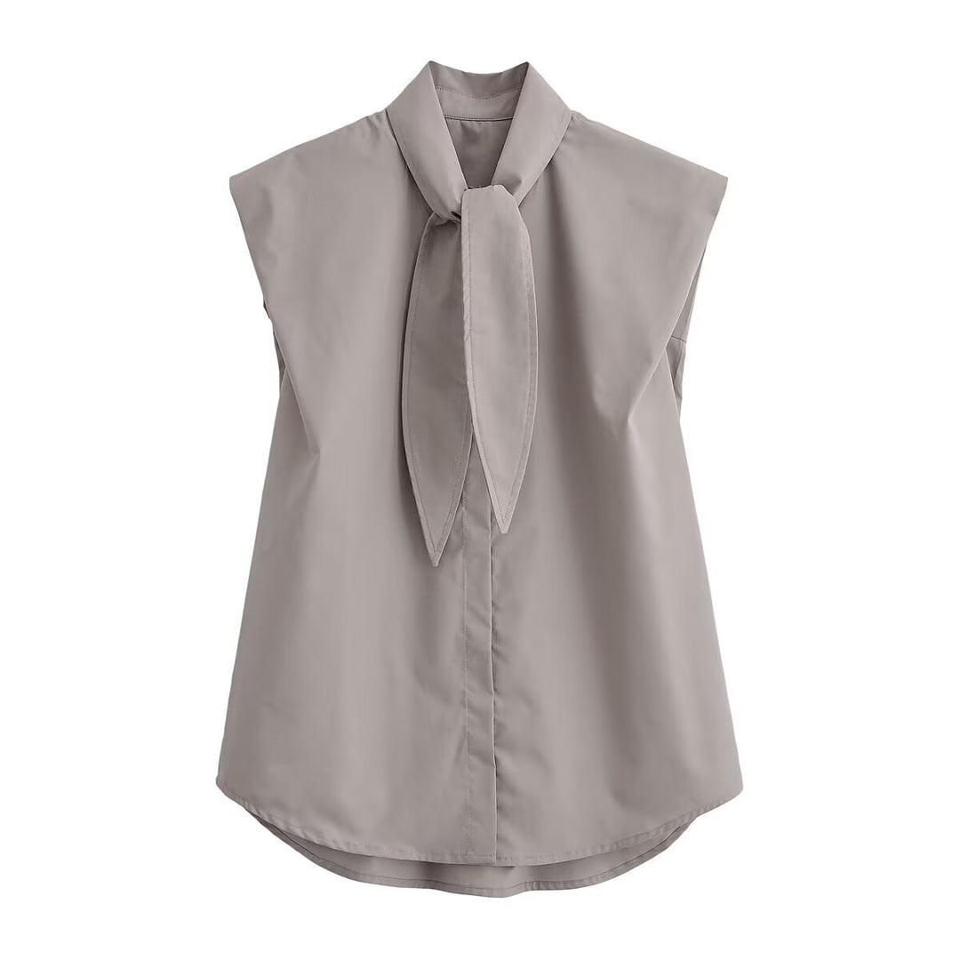 Damenbluse mit innovativem Stehkragen und eleganter Schleifenapplikation Echo Archiv